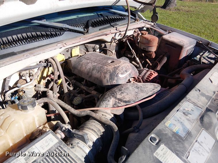 image for item FK0539 2002 Chevrolet Silverado 2500HD utility bed pickup truck