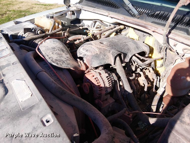 image for item FK0539 2002 Chevrolet Silverado 2500HD utility bed pickup truck