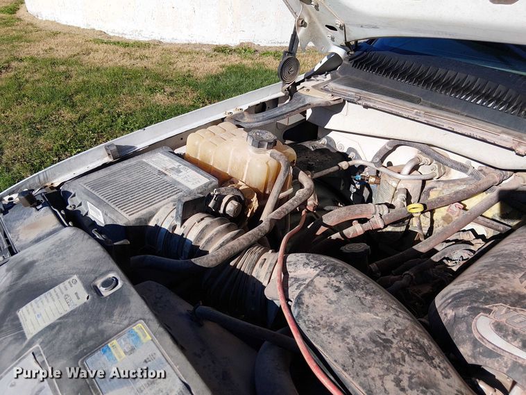 image for item FK0539 2002 Chevrolet Silverado 2500HD utility bed pickup truck