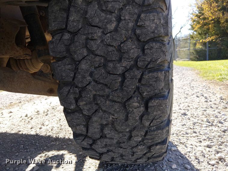 image for item FK0539 2002 Chevrolet Silverado 2500HD utility bed pickup truck