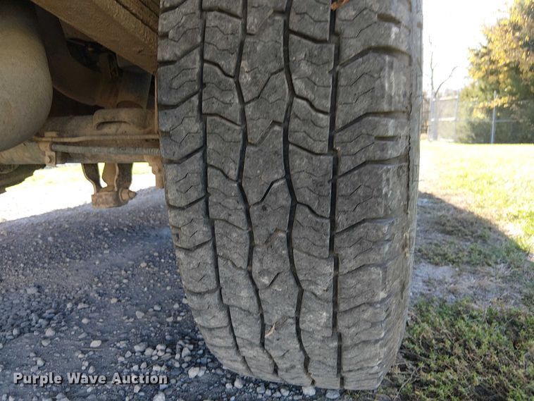 image for item FK0539 2002 Chevrolet Silverado 2500HD utility bed pickup truck