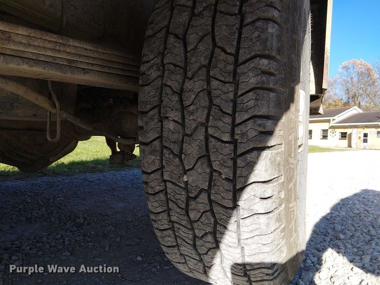 image for item FK0539 2002 Chevrolet Silverado 2500HD utility bed pickup truck