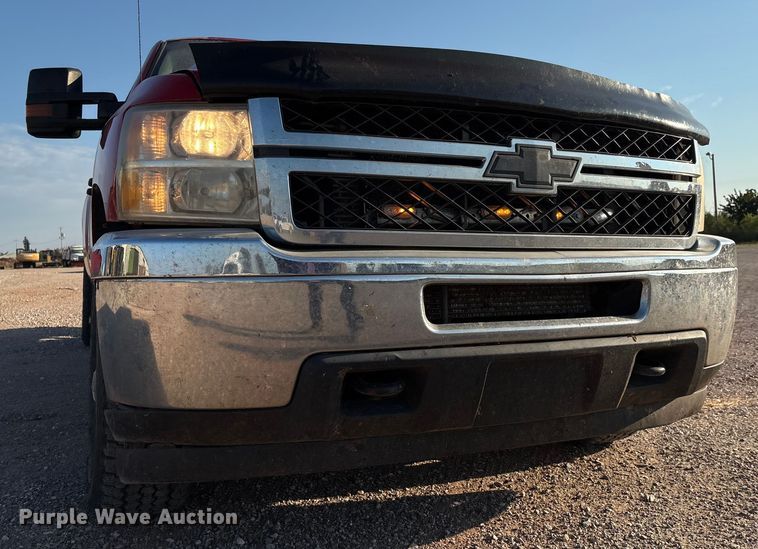 image for item IE9190 2011 Chevrolet Silverado 3500HD Crew Cab pickup truck