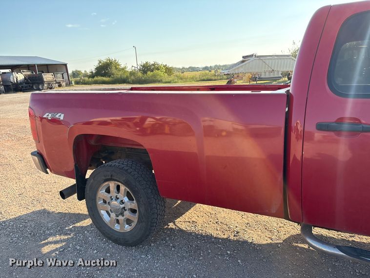image for item IE9190 2011 Chevrolet Silverado 3500HD Crew Cab pickup truck