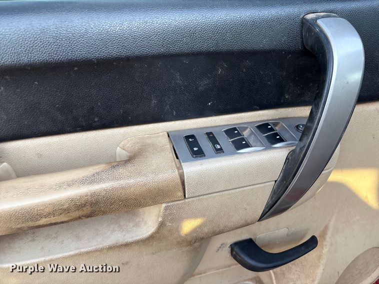 image for item IE9190 2011 Chevrolet Silverado 3500HD Crew Cab pickup truck