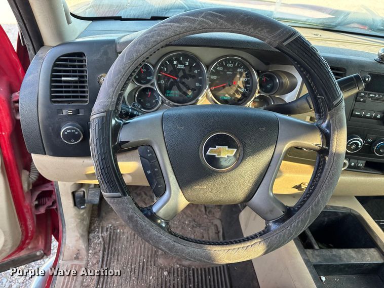 image for item IE9190 2011 Chevrolet Silverado 3500HD Crew Cab pickup truck