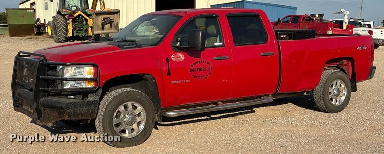 image for item IE9191 2011 Chevrolet Silverado 3500HD Crew Cab pickup truck