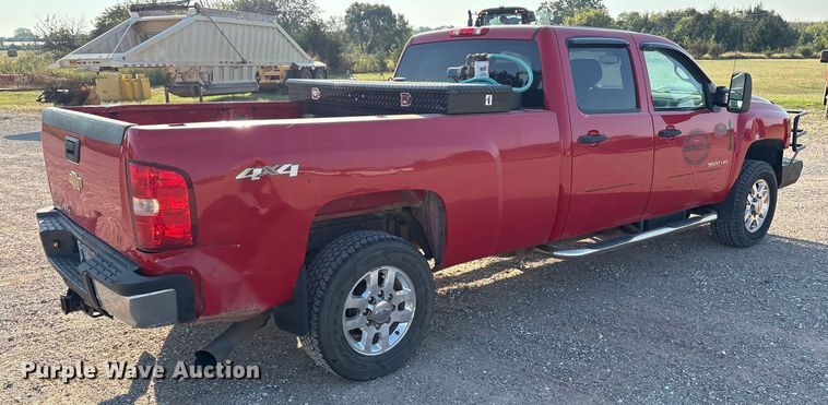image for item IE9191 2011 Chevrolet Silverado 3500HD Crew Cab pickup truck