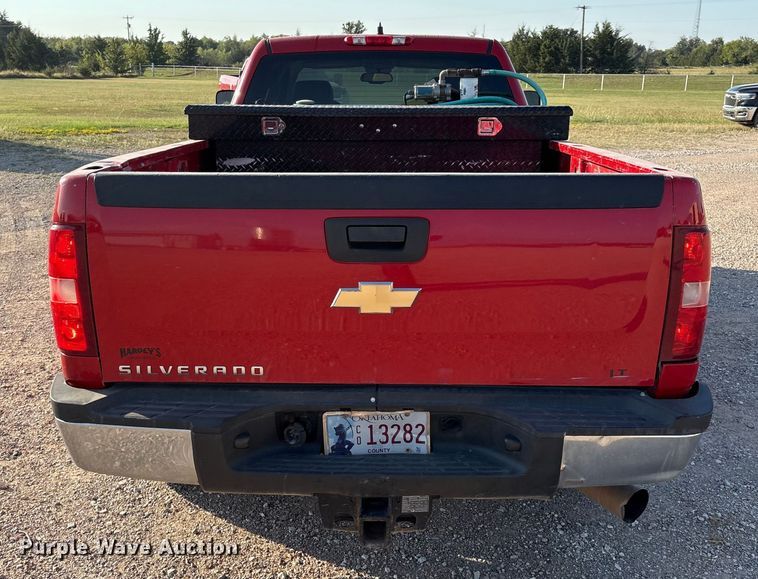 image for item IE9191 2011 Chevrolet Silverado 3500HD Crew Cab pickup truck