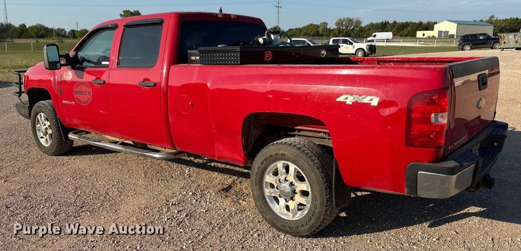 image for item IE9191 2011 Chevrolet Silverado 3500HD Crew Cab pickup truck