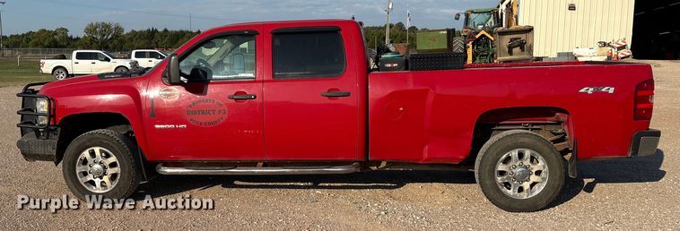 image for item IE9191 2011 Chevrolet Silverado 3500HD Crew Cab pickup truck