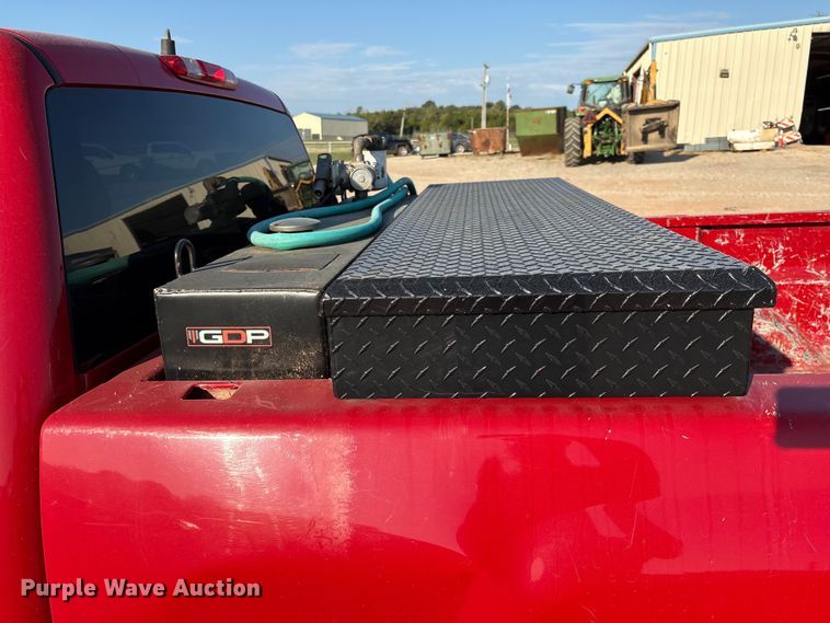 image for item IE9191 2011 Chevrolet Silverado 3500HD Crew Cab pickup truck