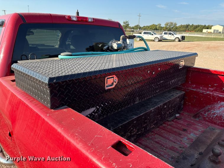 image for item IE9191 2011 Chevrolet Silverado 3500HD Crew Cab pickup truck