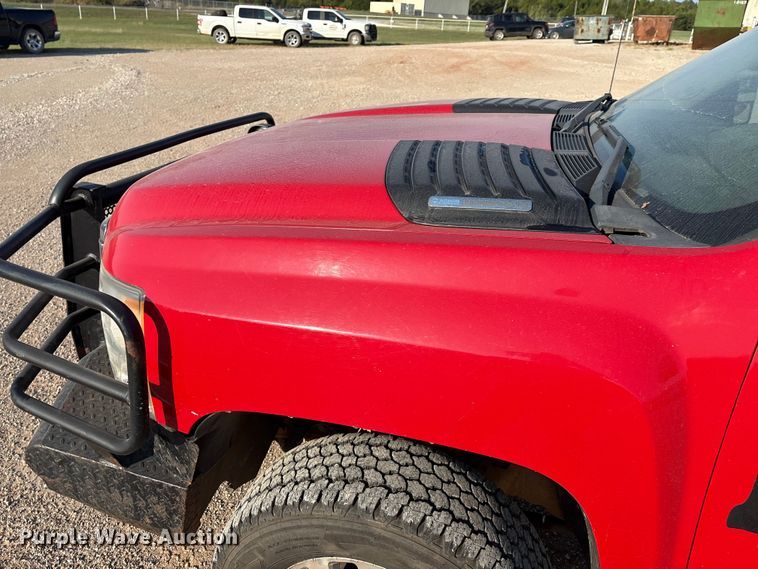 image for item IE9191 2011 Chevrolet Silverado 3500HD Crew Cab pickup truck