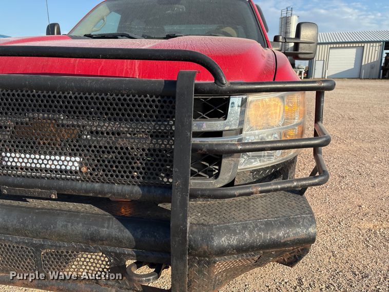 image for item IE9191 2011 Chevrolet Silverado 3500HD Crew Cab pickup truck