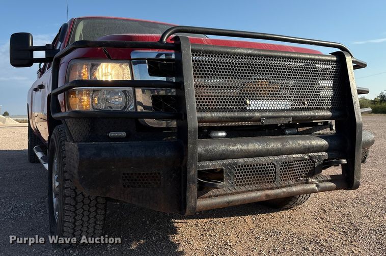 image for item IE9191 2011 Chevrolet Silverado 3500HD Crew Cab pickup truck