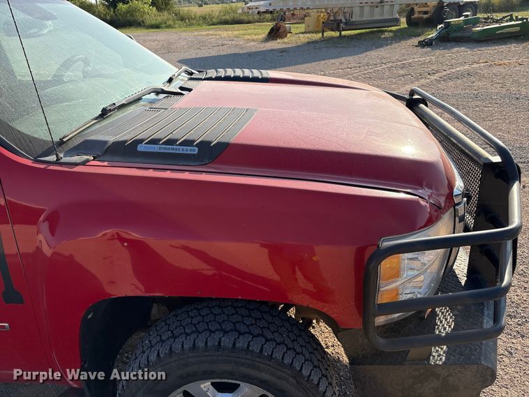 image for item IE9191 2011 Chevrolet Silverado 3500HD Crew Cab pickup truck