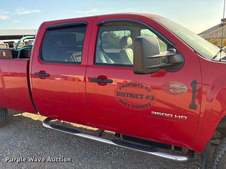 image for item IE9191 2011 Chevrolet Silverado 3500HD Crew Cab pickup truck