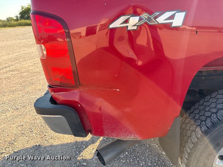 image for item IE9191 2011 Chevrolet Silverado 3500HD Crew Cab pickup truck