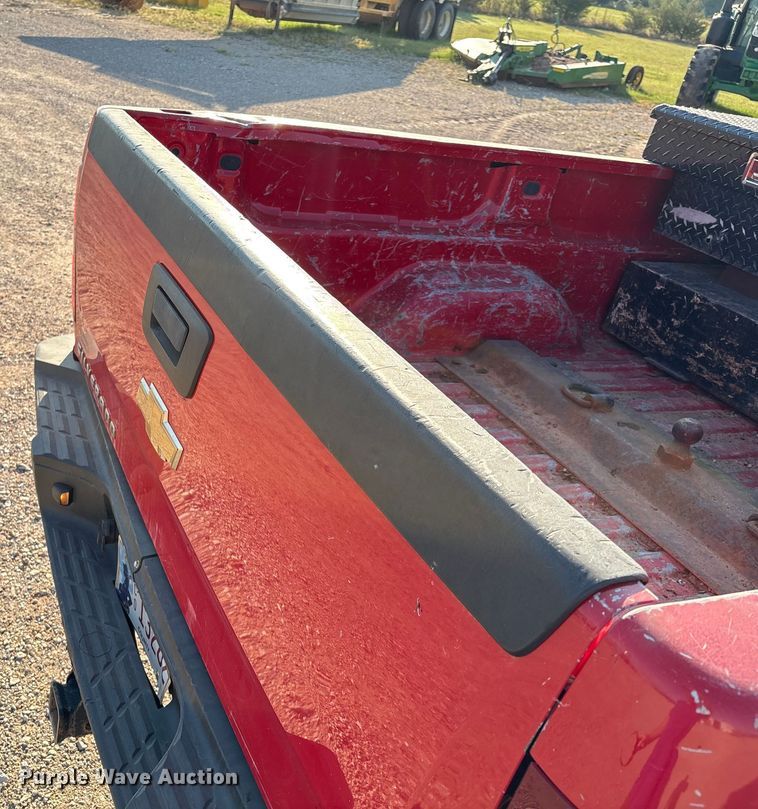 image for item IE9191 2011 Chevrolet Silverado 3500HD Crew Cab pickup truck