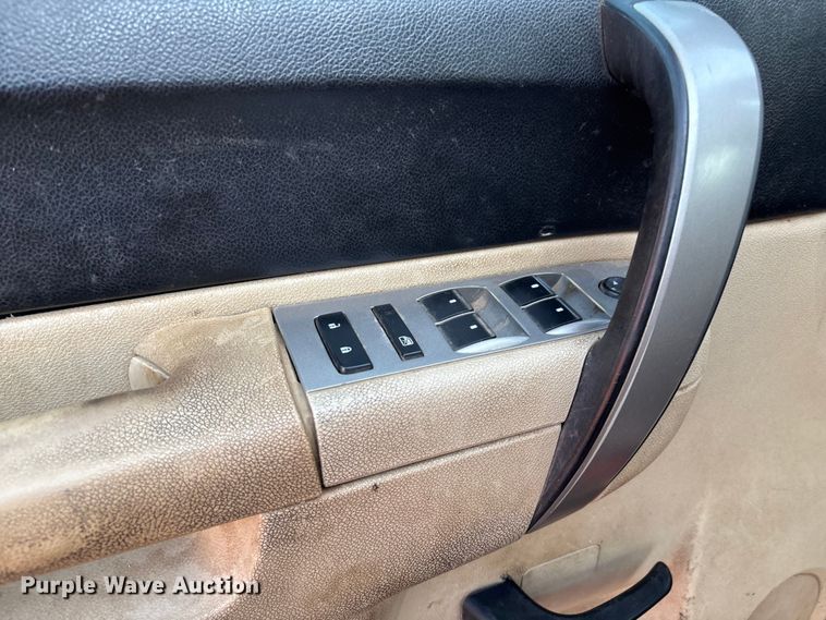 image for item IE9191 2011 Chevrolet Silverado 3500HD Crew Cab pickup truck