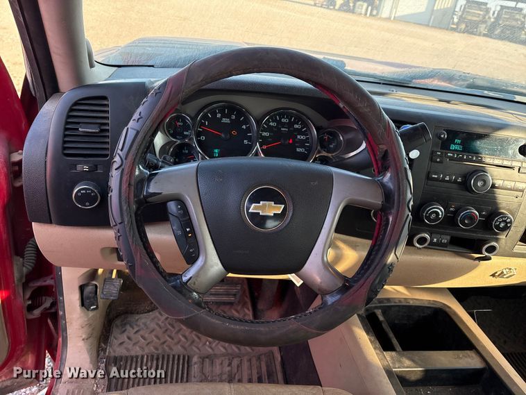 image for item IE9191 2011 Chevrolet Silverado 3500HD Crew Cab pickup truck