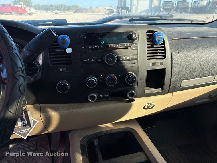 image for item IE9191 2011 Chevrolet Silverado 3500HD Crew Cab pickup truck