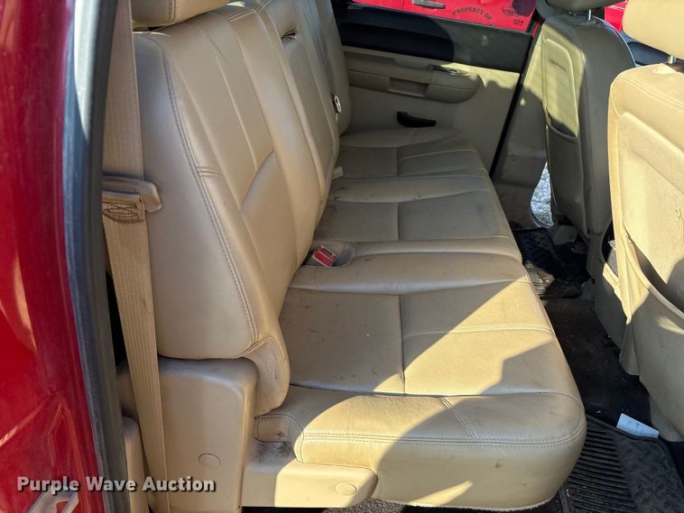 image for item IE9191 2011 Chevrolet Silverado 3500HD Crew Cab pickup truck