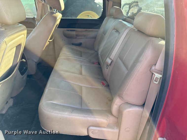 image for item IE9191 2011 Chevrolet Silverado 3500HD Crew Cab pickup truck