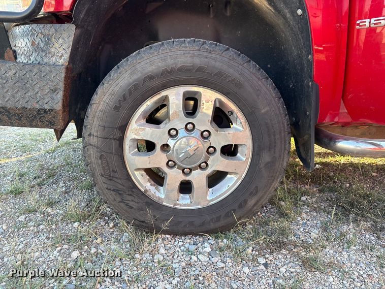 image for item IE9191 2011 Chevrolet Silverado 3500HD Crew Cab pickup truck