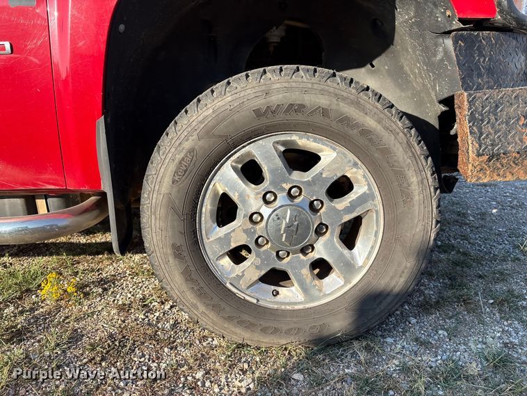 image for item IE9191 2011 Chevrolet Silverado 3500HD Crew Cab pickup truck