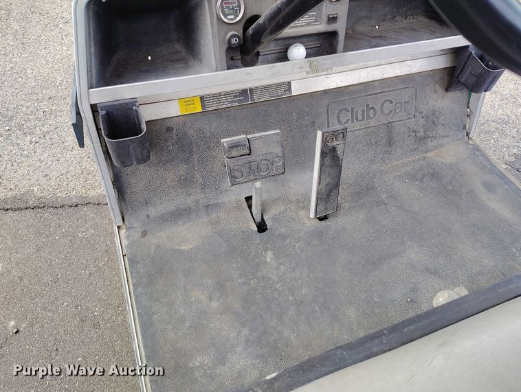 image for item IH9307 2004 Club Car 800 2 golf cart