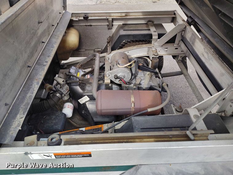 image for item IH9307 2004 Club Car 800 2 golf cart