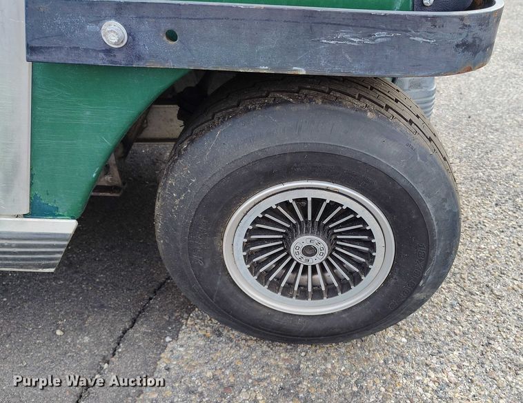 image for item IH9307 2004 Club Car 800 2 golf cart