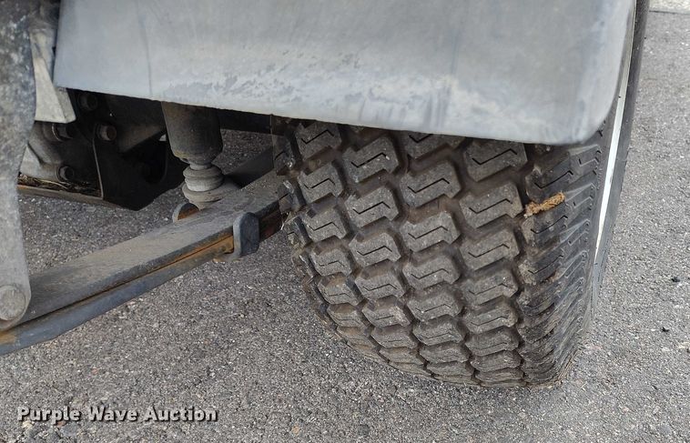 image for item IH9307 2004 Club Car 800 2 golf cart