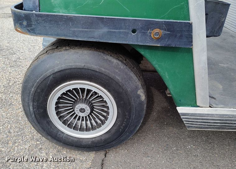 image for item IH9307 2004 Club Car 800 2 golf cart