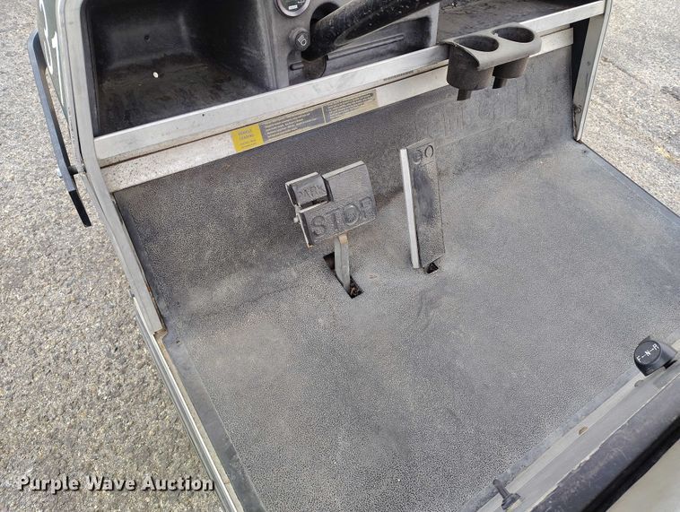 image for item IH9310 1999 Club Car 800 2 golf cart