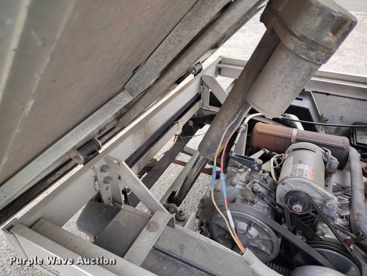 image for item IH9310 1999 Club Car 800 2 golf cart