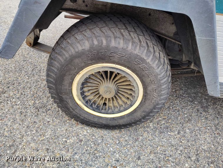 image for item IH9310 1999 Club Car 800 2 golf cart