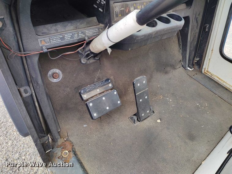 image for item IH9311 2002 EZ-GO Workhorse 1000E golf cart