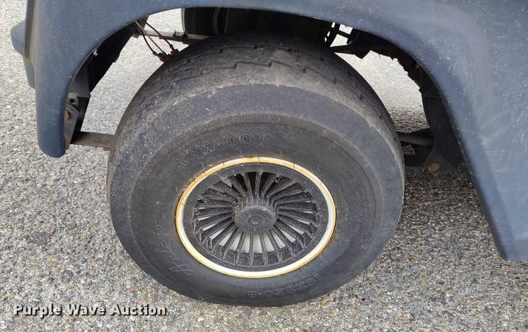 image for item IH9311 2002 EZ-GO Workhorse 1000E golf cart