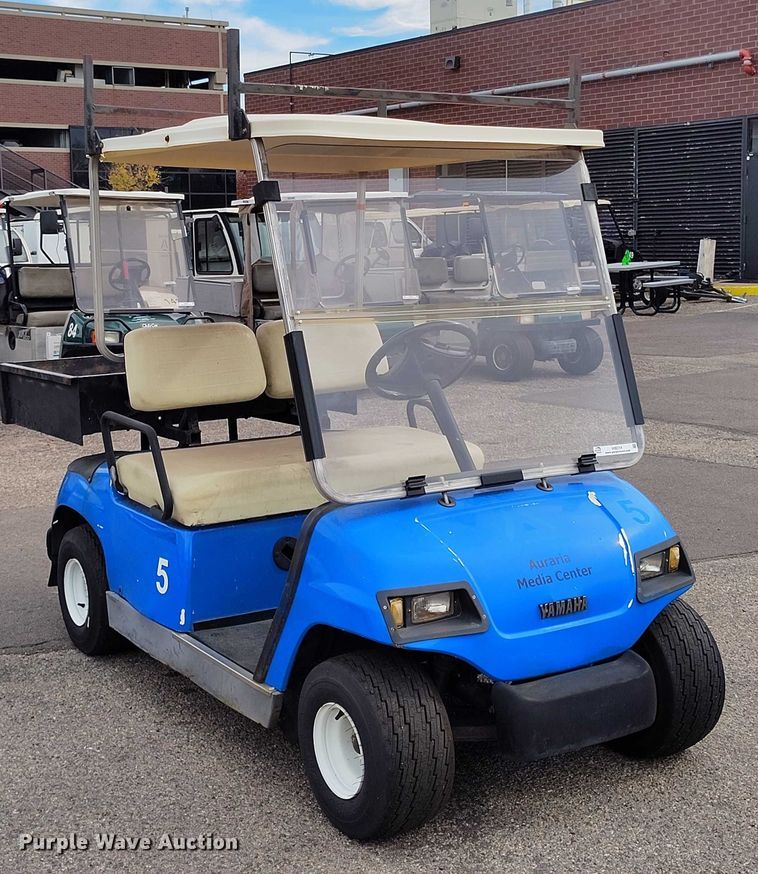 image for item IH9314 1999 Yamaha golf cart