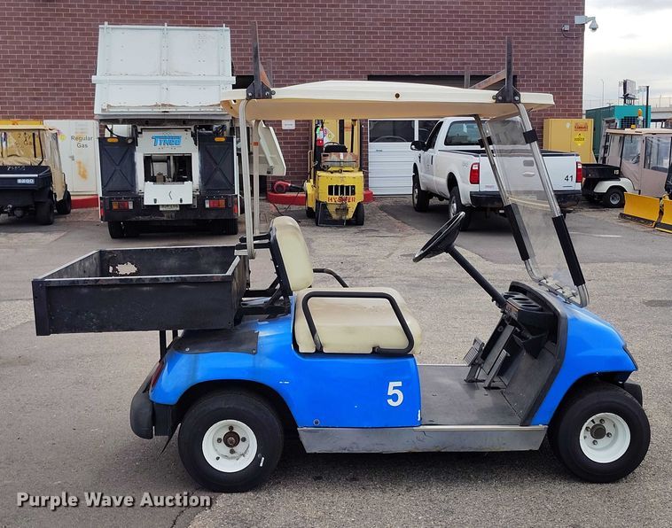 image for item IH9314 1999 Yamaha golf cart