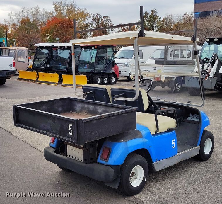 image for item IH9314 1999 Yamaha golf cart