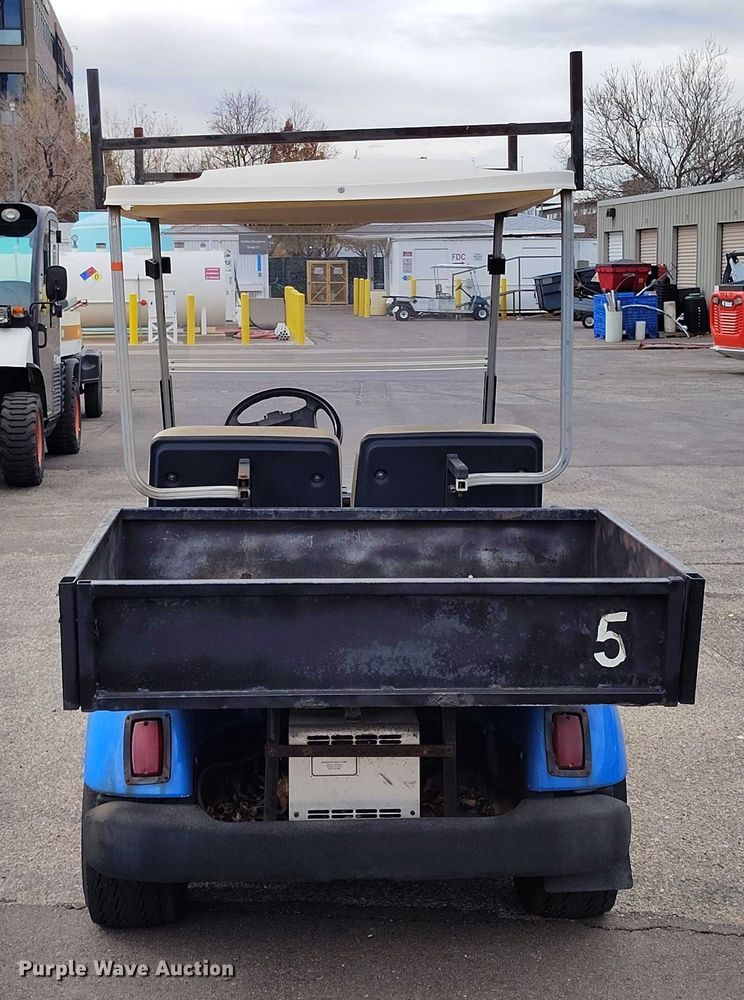 image for item IH9314 1999 Yamaha golf cart