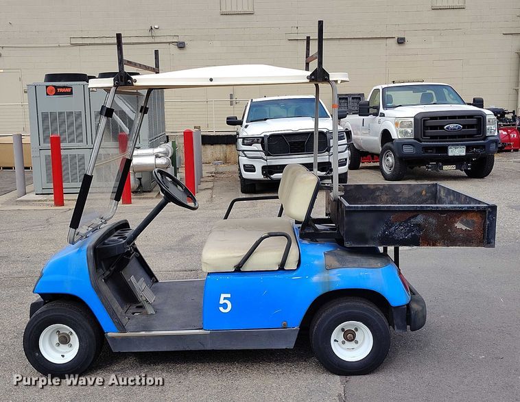 image for item IH9314 1999 Yamaha golf cart