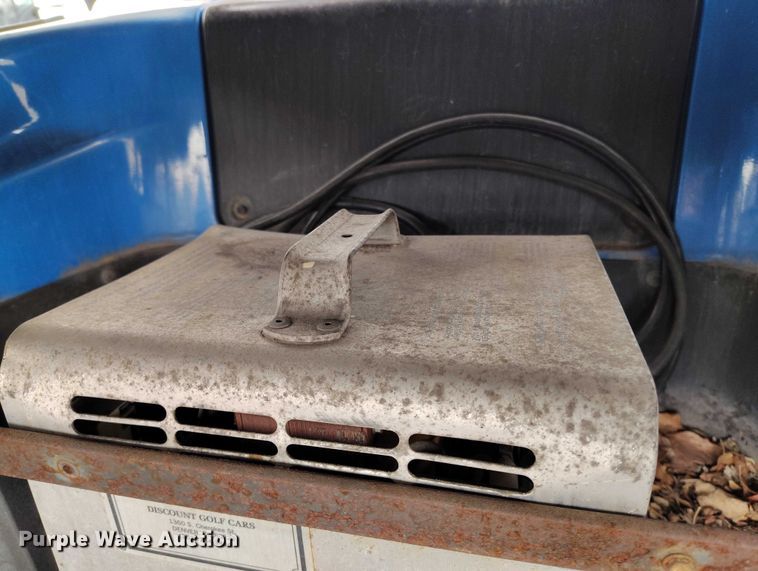 image for item IH9314 1999 Yamaha golf cart