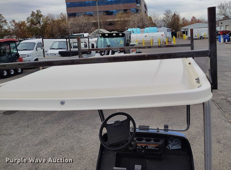 image for item IH9314 1999 Yamaha golf cart