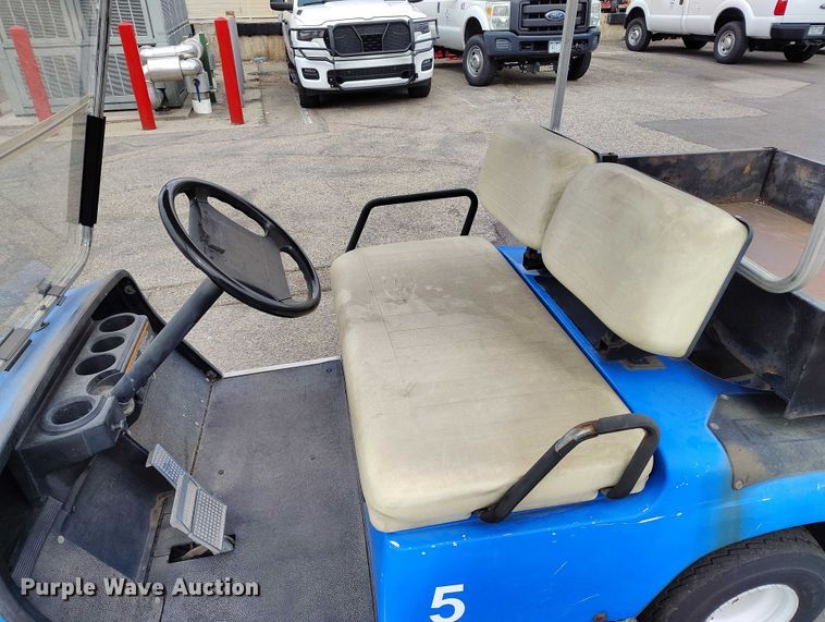 image for item IH9314 1999 Yamaha golf cart