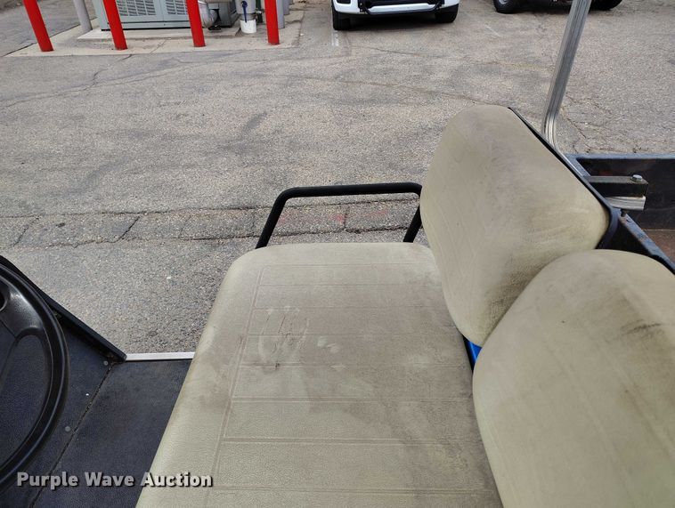 image for item IH9314 1999 Yamaha golf cart